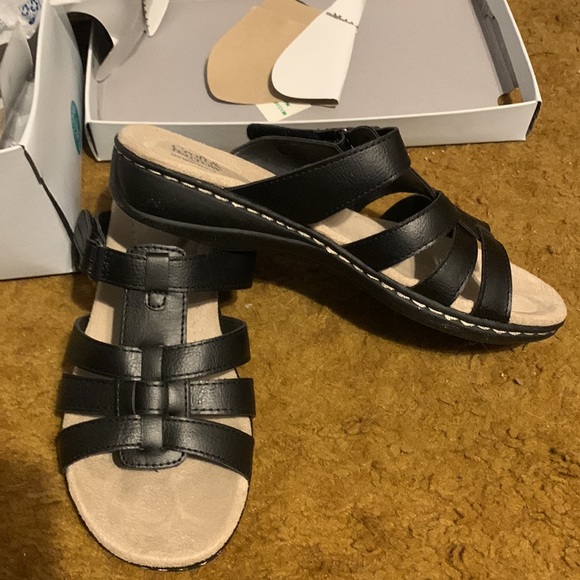 COPY - Women’s Croft & Barrow sandals - Picture 2 of 4